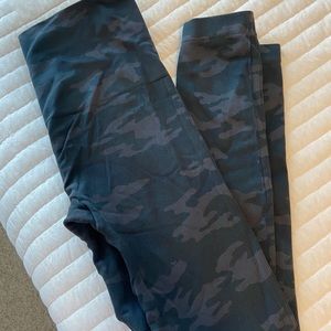 Spanx black camo seamless leggings